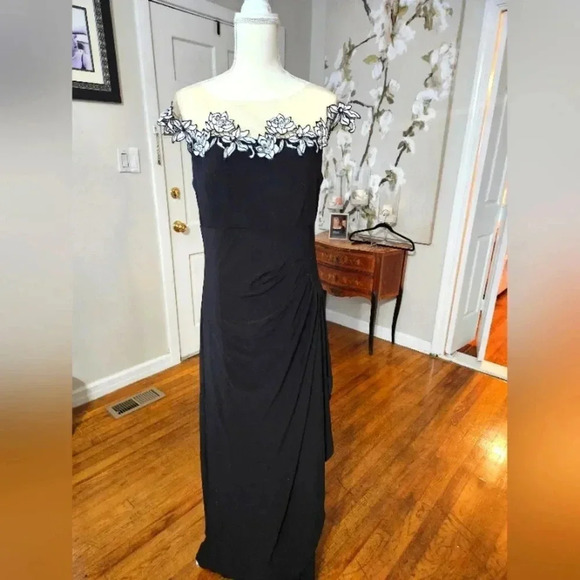 MSK Dresses & Skirts - MSK black illusion gown
